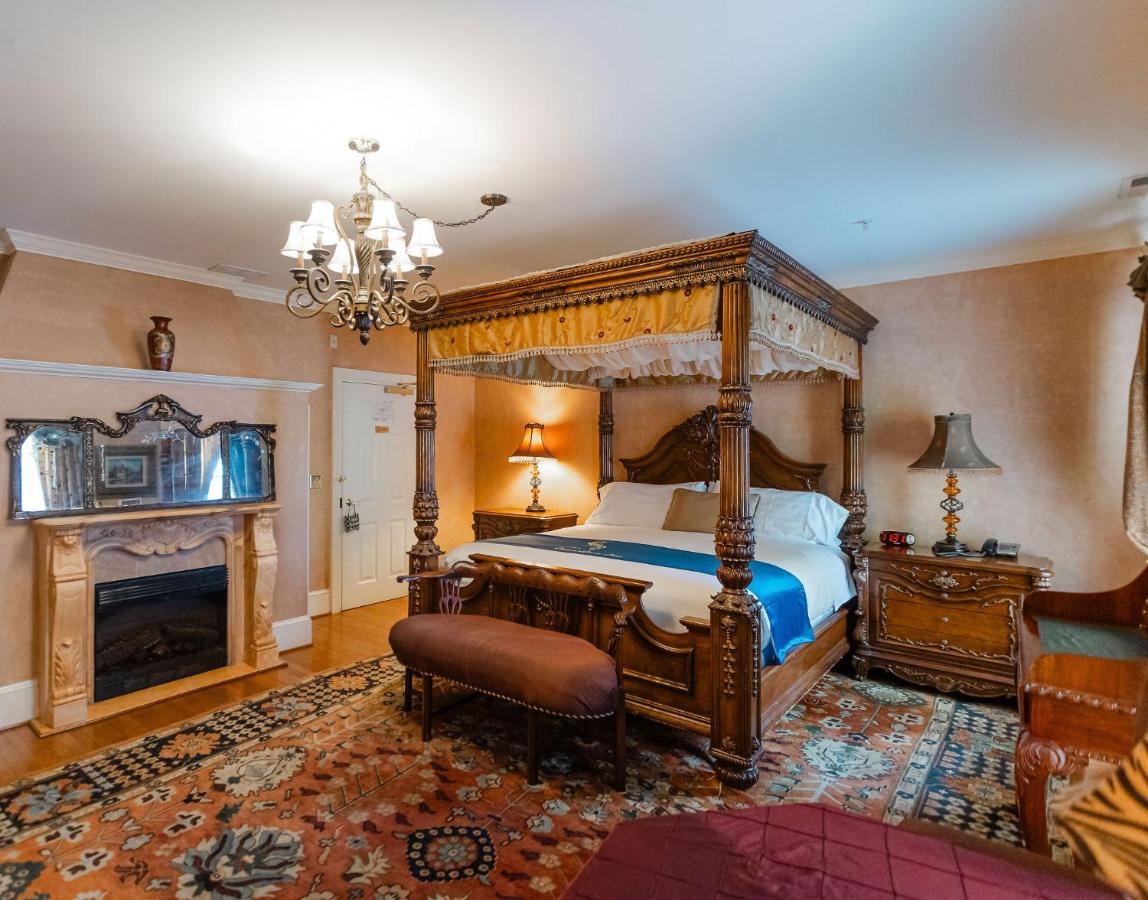 | 1840s Carrollton Inn