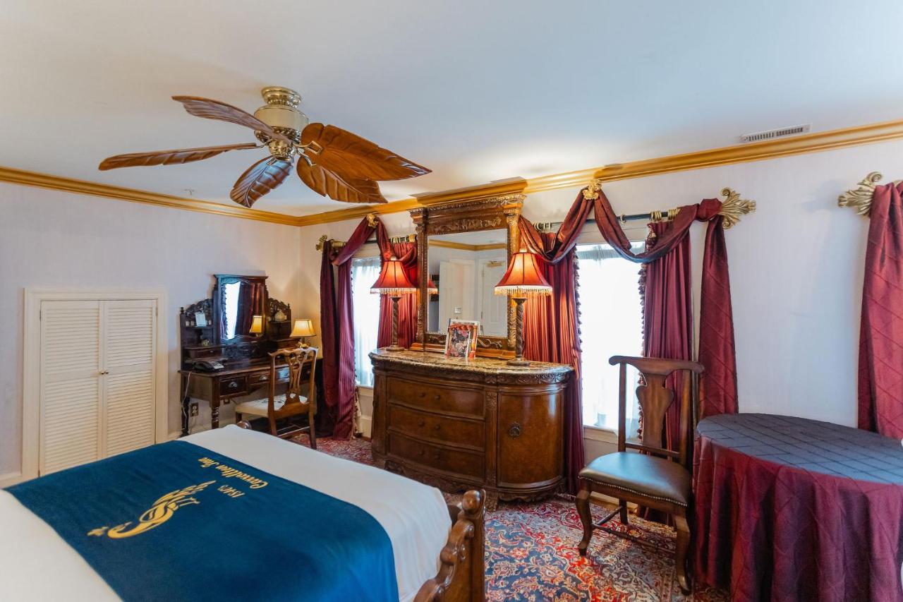 | 1840s Carrollton Inn