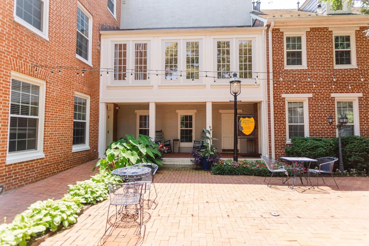 | 1840s Carrollton Inn