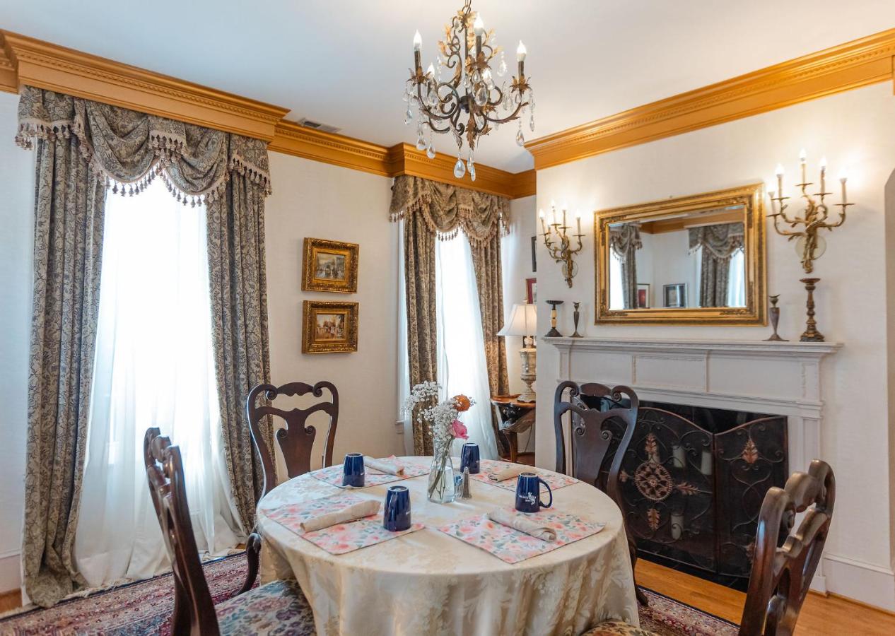 | 1840s Carrollton Inn
