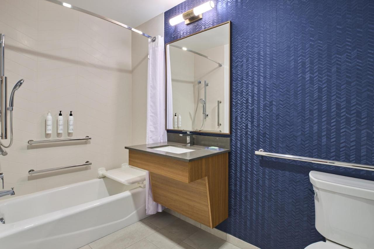 | Fairfield Inn and Suites by Marriott Winchester
