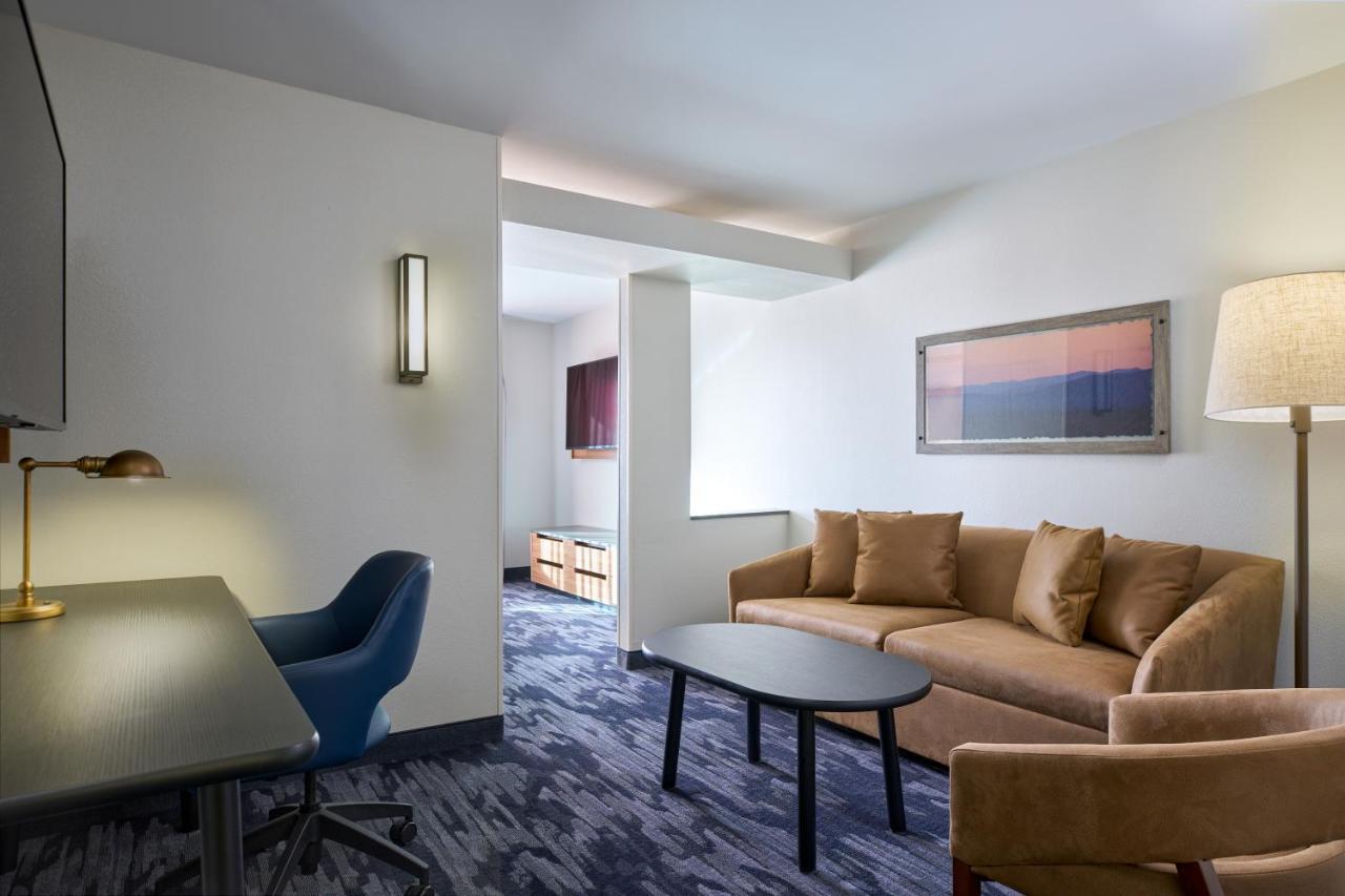 | Fairfield Inn and Suites by Marriott Winchester