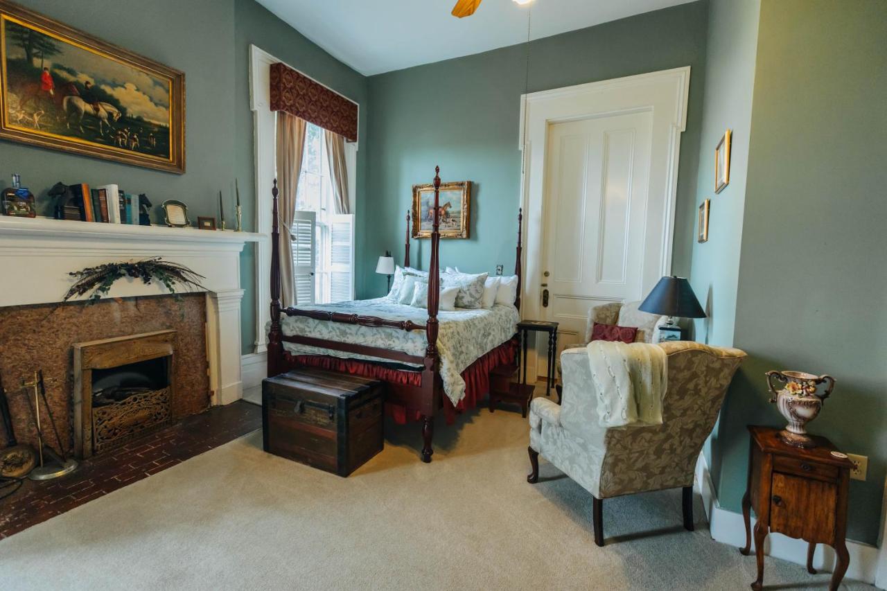 | Maple Hill Manor Bed & Breakfast