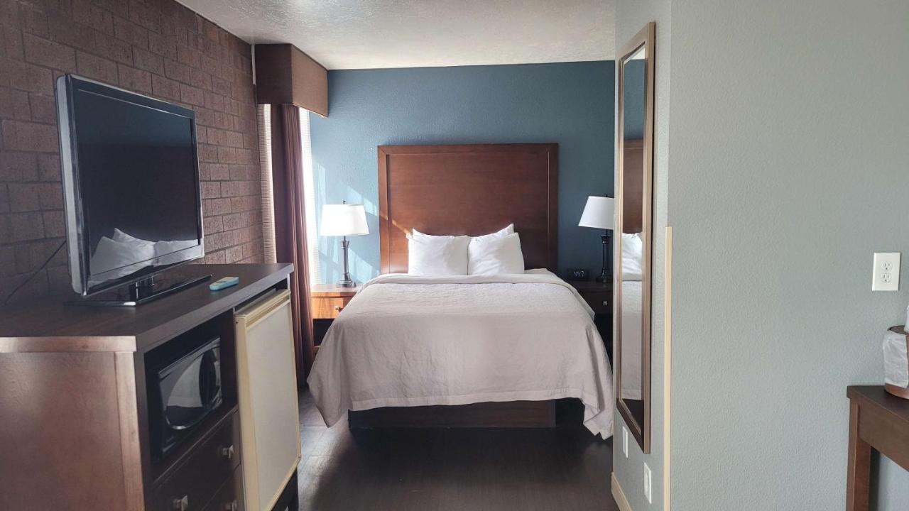Queen Suite with Sofabed - Pet Friendly - Non Smoking at Best Western Pocatello Inn
