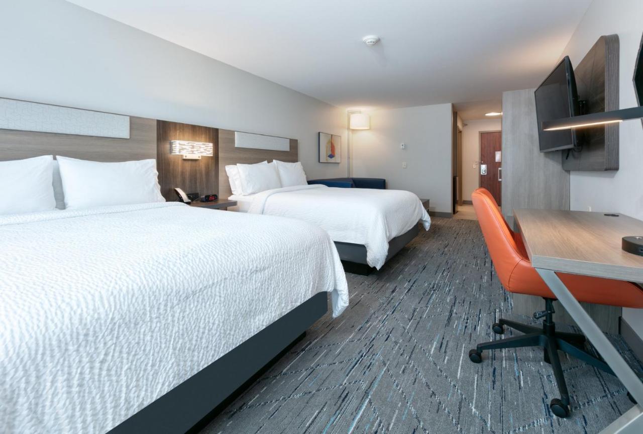Queen Suite with Sofa Bed at Holiday Inn Express Hotel & Suites Minneapolis SW - Shakopee by IHG