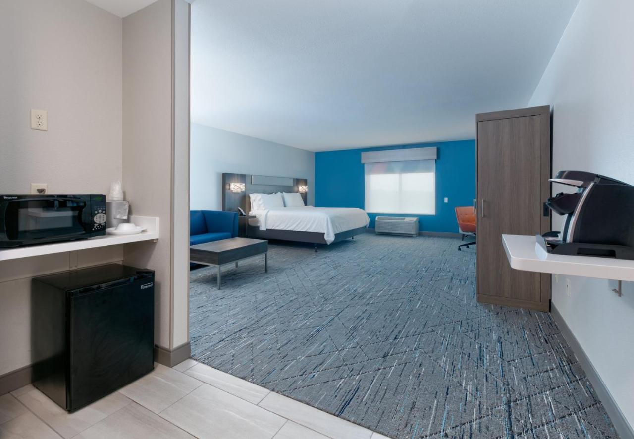 King Suite - Disability Access at Holiday Inn Express Hotel & Suites Minneapolis SW - Shakopee by IHG