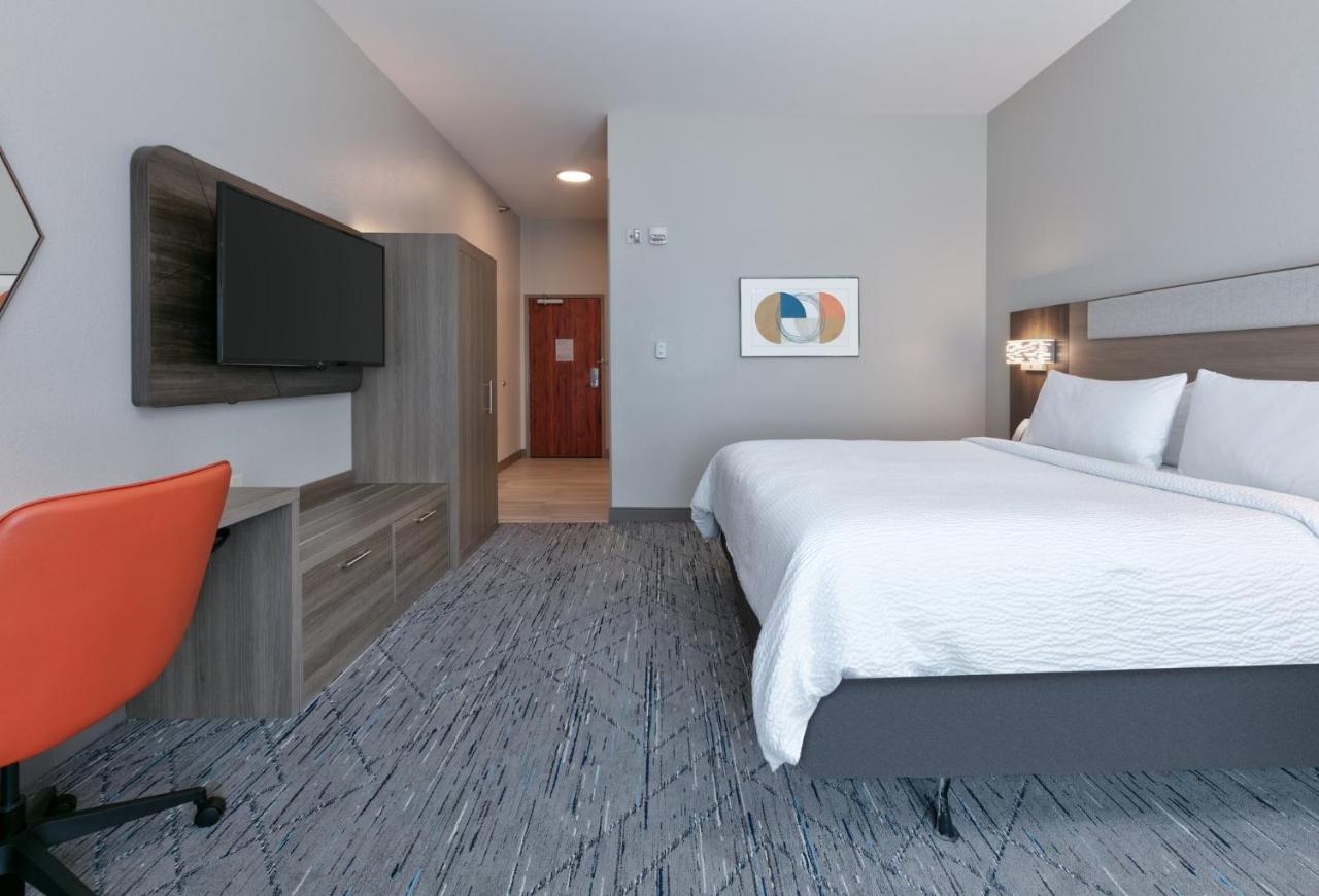 King Room - Hearing Accessible at Holiday Inn Express Hotel & Suites Minneapolis SW - Shakopee by IHG
