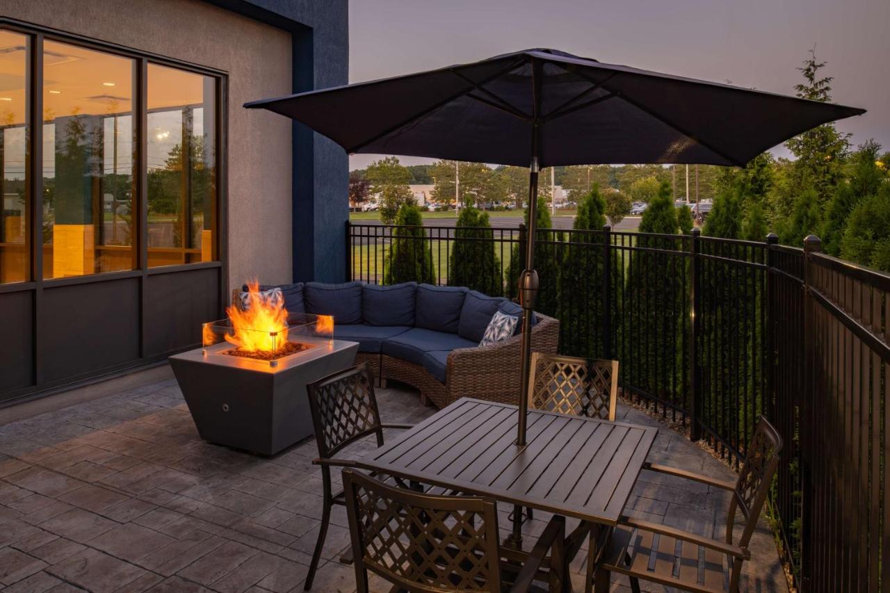 | Hampton Inn Seekonk