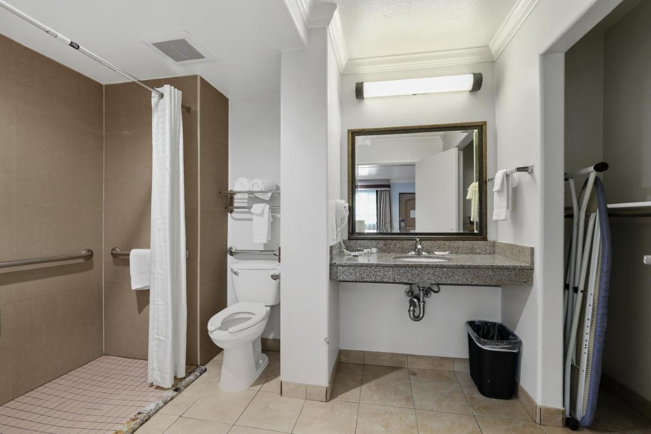 King Room with Roll-in Shower - Disability Access - Non-Smoking at Motel 6 Carlsbad, CA - North Near Legoland