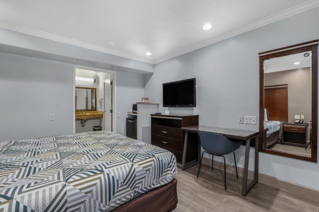 King Room with Roll-in Shower - Disability Access - Non-Smoking at Motel 6 Carlsbad, CA - North Near Legoland