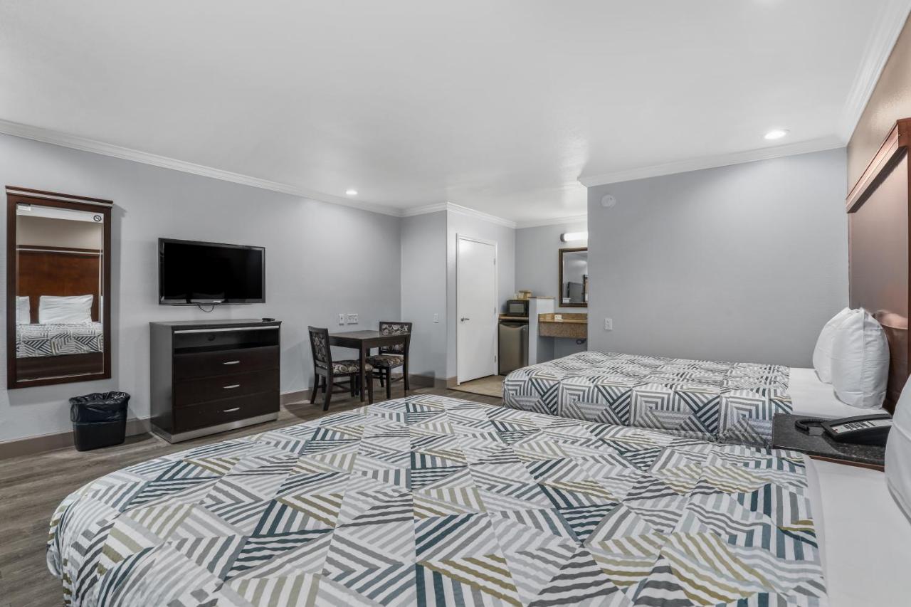 Deluxe Quadruple Room - Non-Smoking at Motel 6 Carlsbad, CA - North Near Legoland
