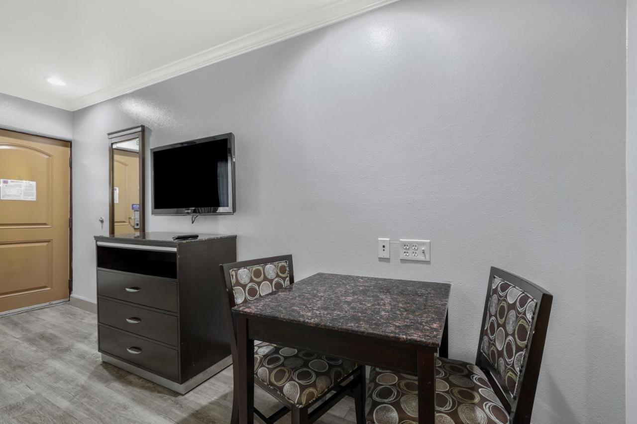 Deluxe Quadruple Room - Non-Smoking at Motel 6 Carlsbad, CA - North Near Legoland