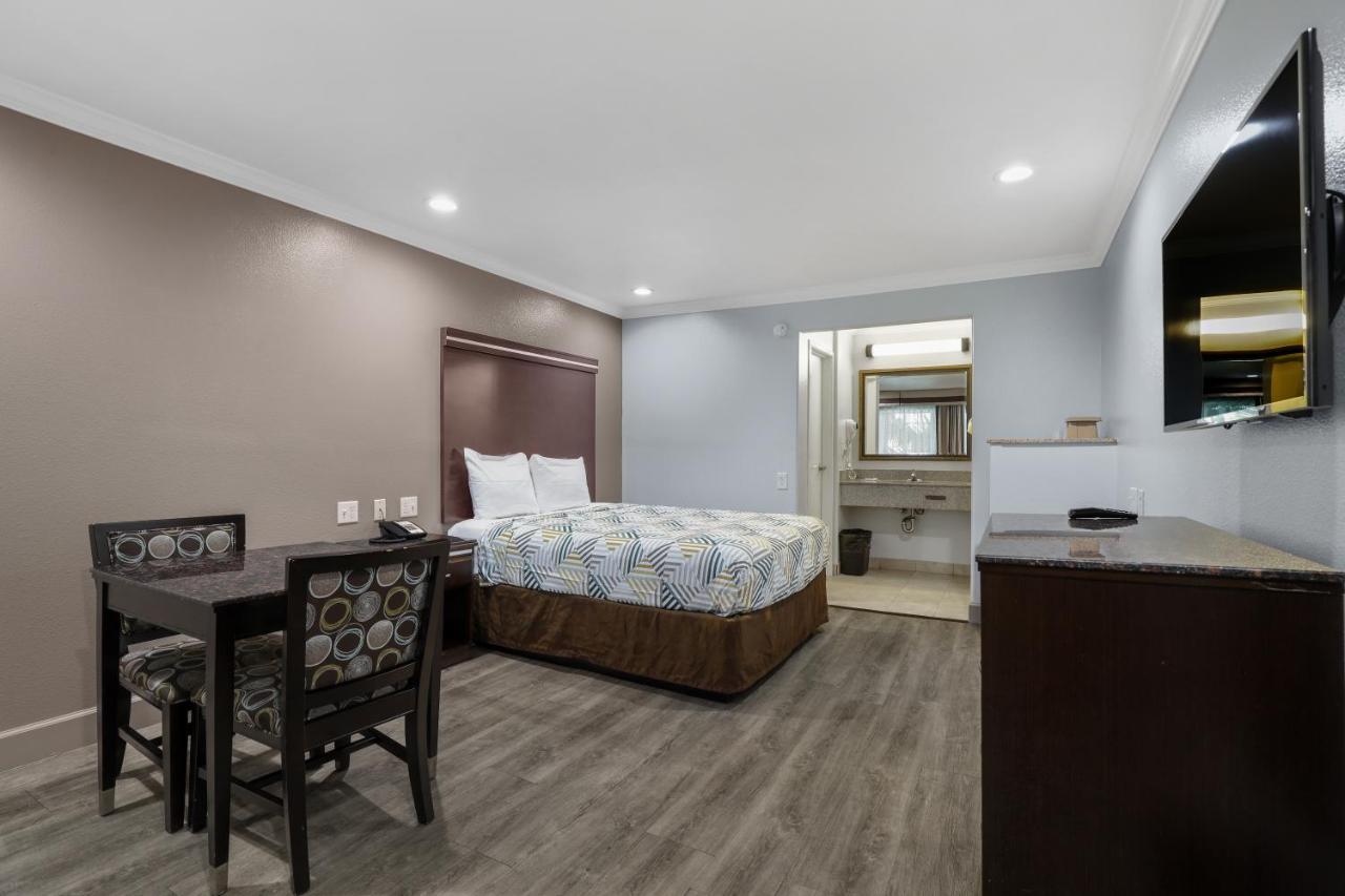 Deluxe Queen Room - Non-Smoking at Motel 6 Carlsbad, CA - North Near Legoland