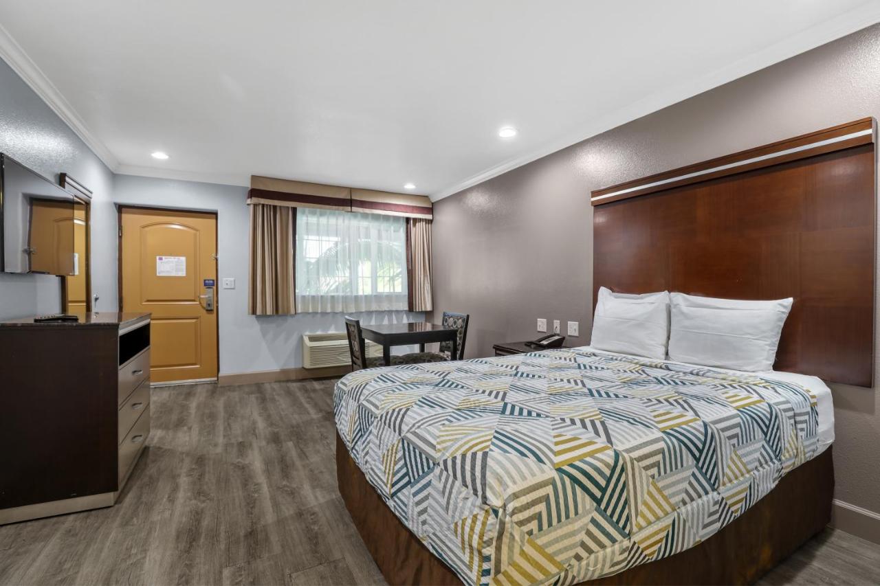 Deluxe Queen Room - Non-Smoking at Motel 6 Carlsbad, CA - North Near Legoland