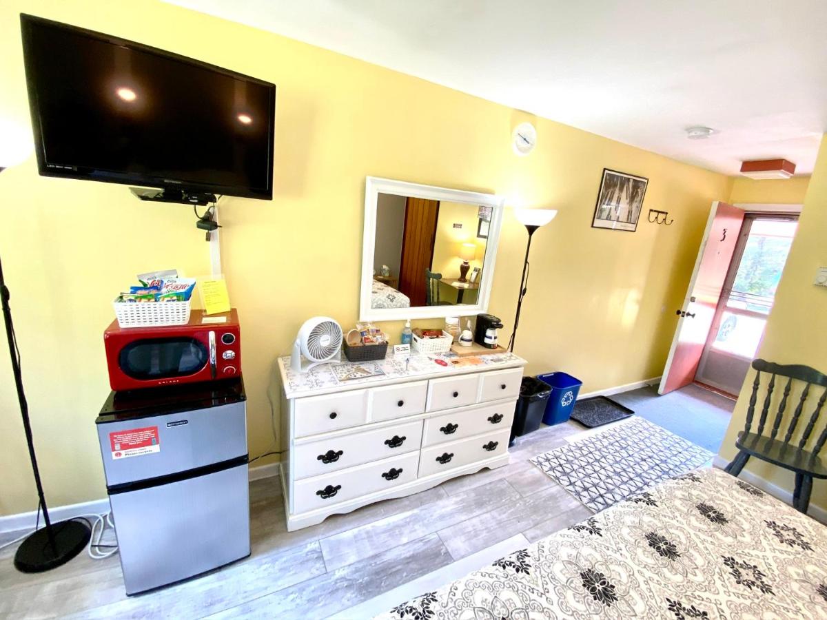 | Snowdon Chalet Motel