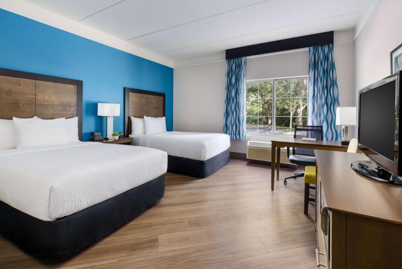 Room #44057708 at La Quinta Inn & Suites by Wyndham Tampa Brandon Regency Park