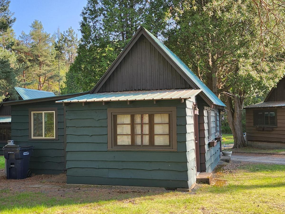  | Moreno's Cottages