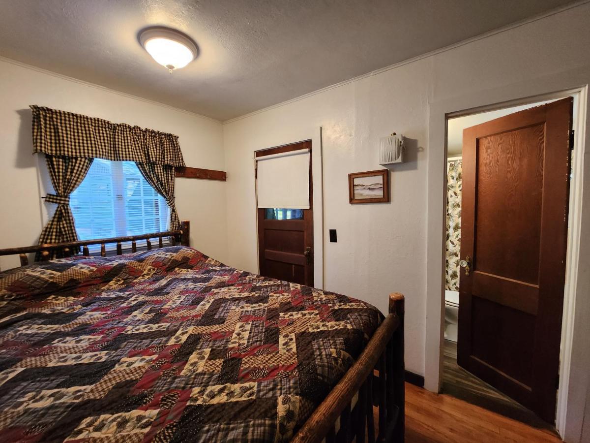  | Moreno's Cottages