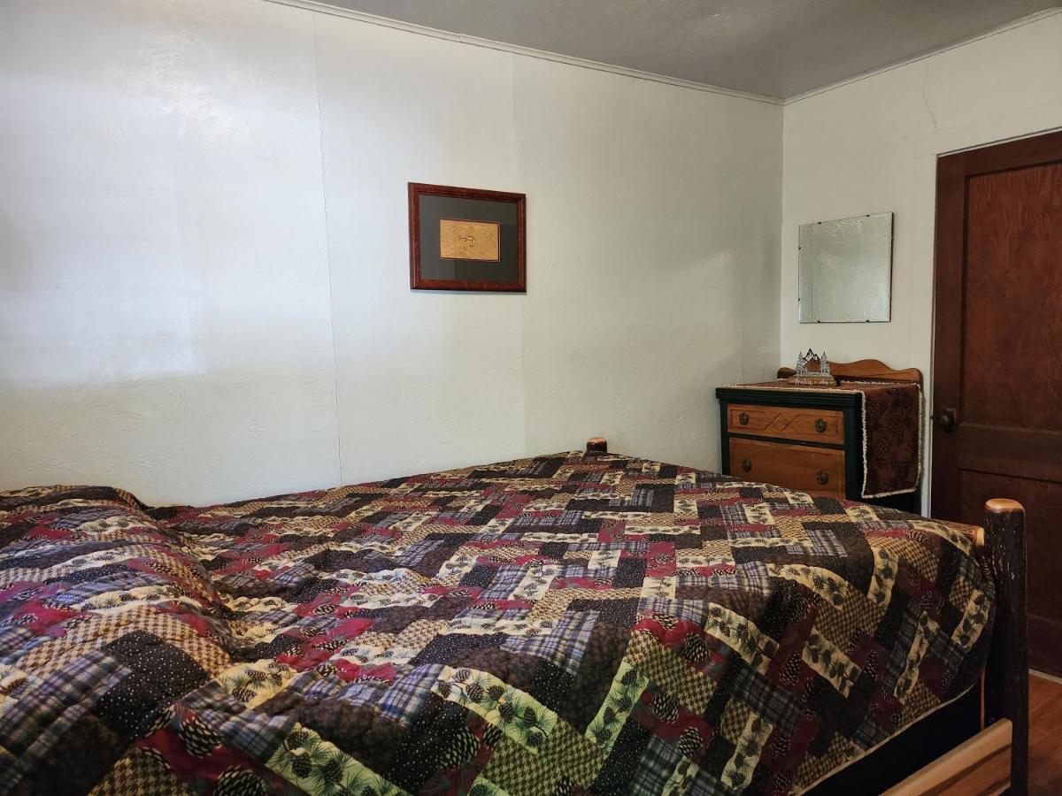  | Moreno's Cottages