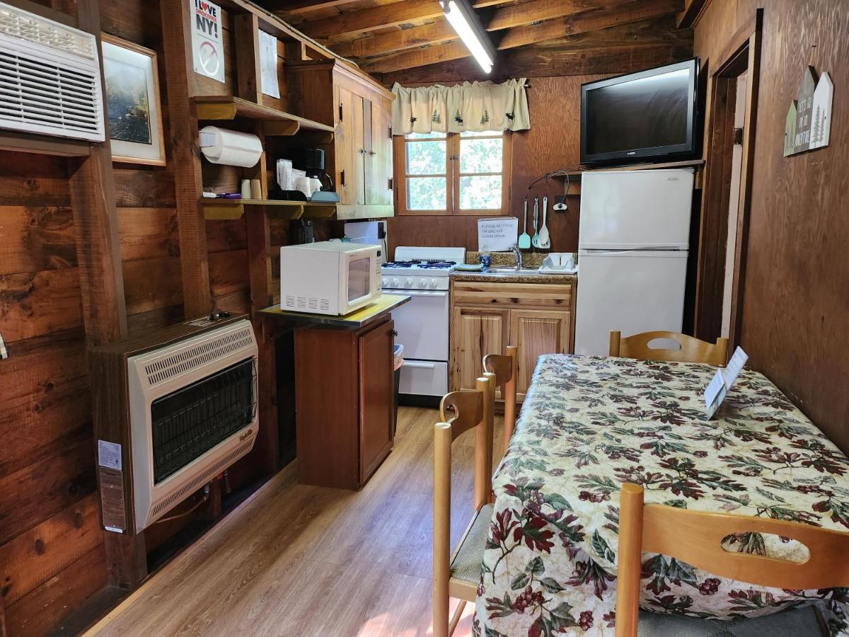  | Moreno's Cottages