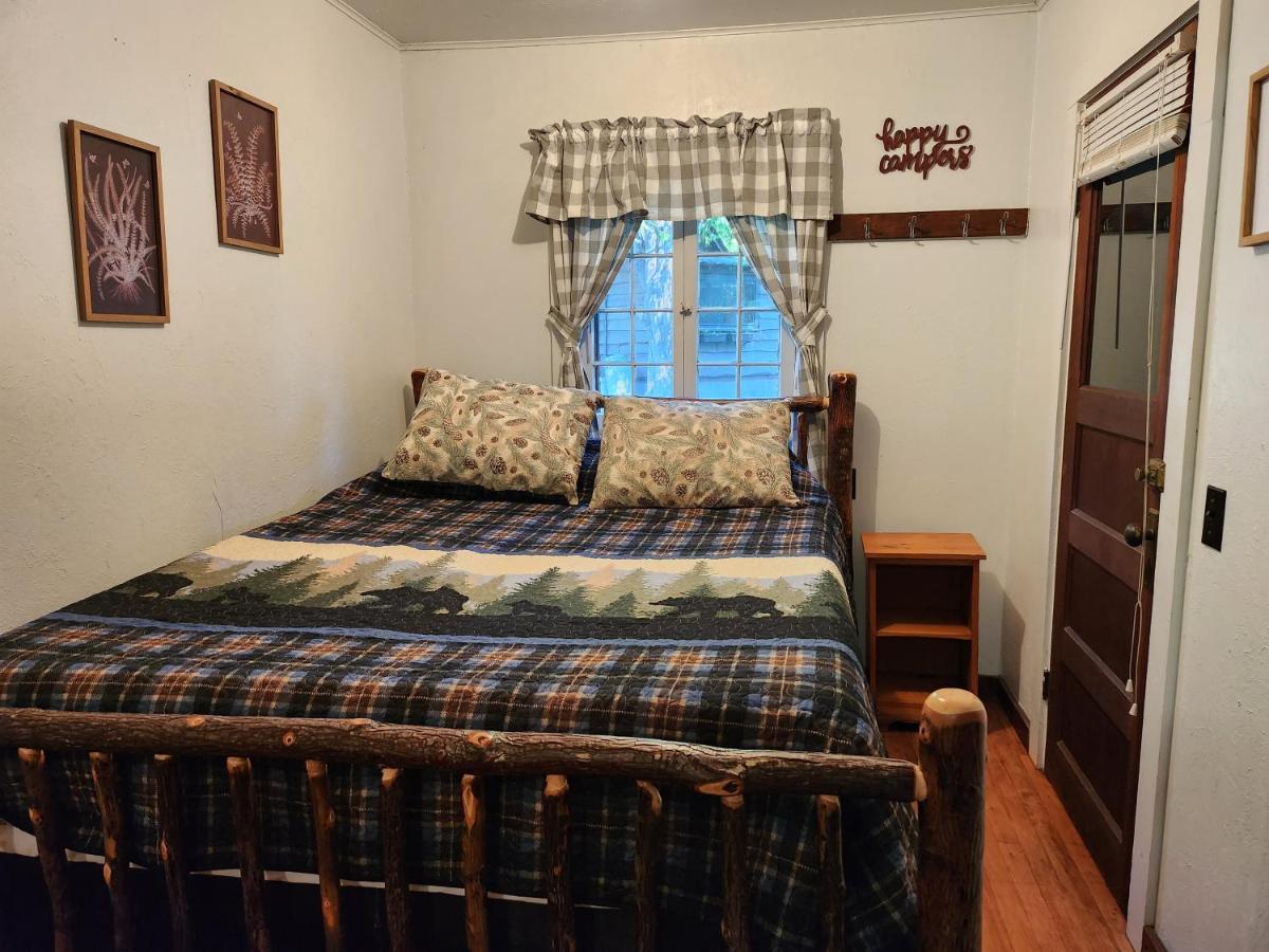  | Moreno's Cottages