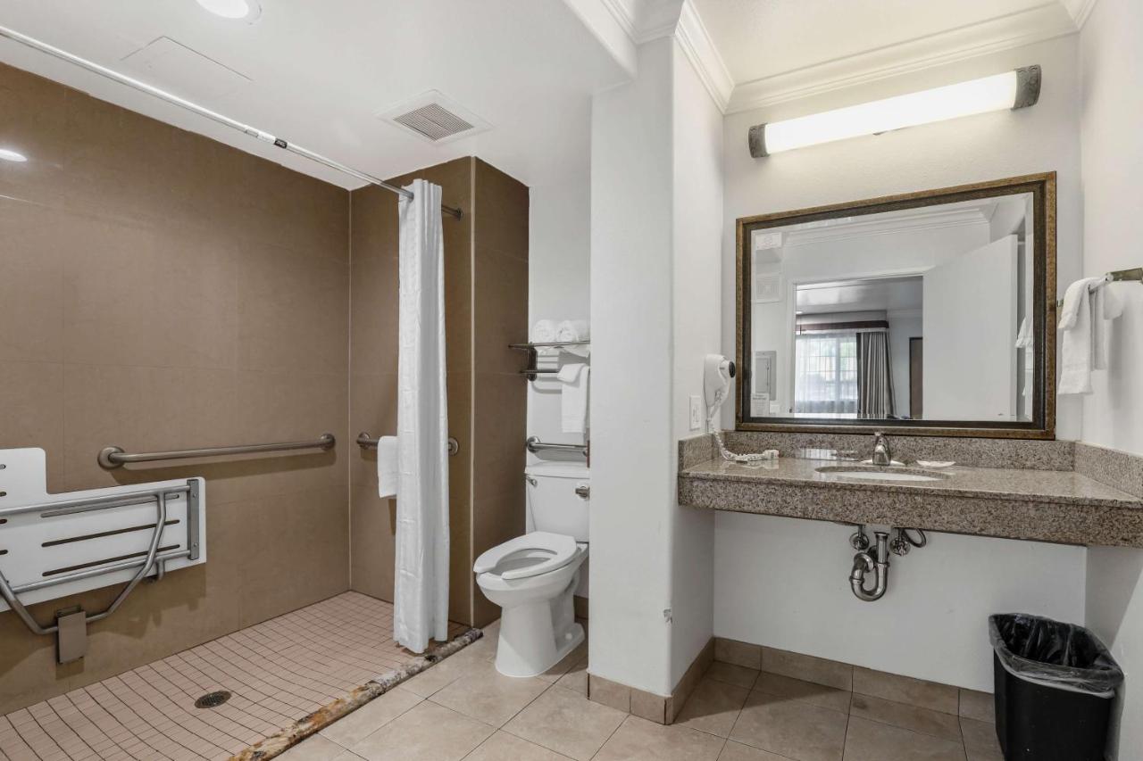 King Room with Roll-in Shower - Disability Access - Non-Smoking at Motel 6 Carlsbad, CA - North Near Legoland