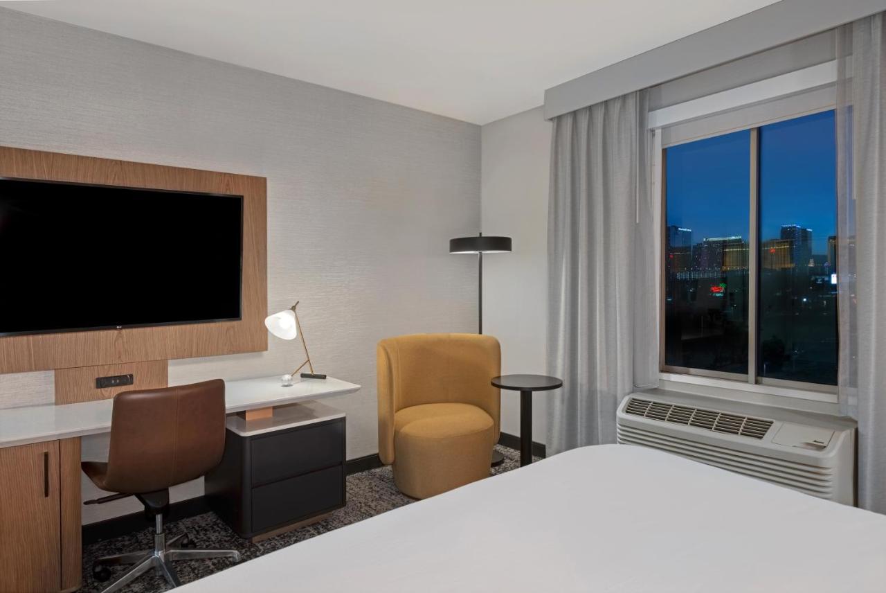 King Room at DoubleTree by Hilton Las Vegas East Flamingo