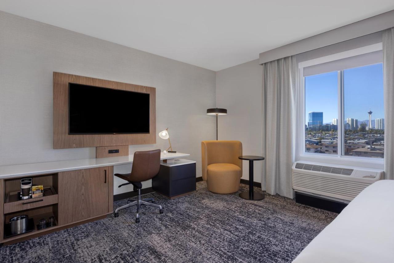 King Room with Roll-in Shower - Mobility/Hearing Accessible at DoubleTree by Hilton Las Vegas East Flamingo