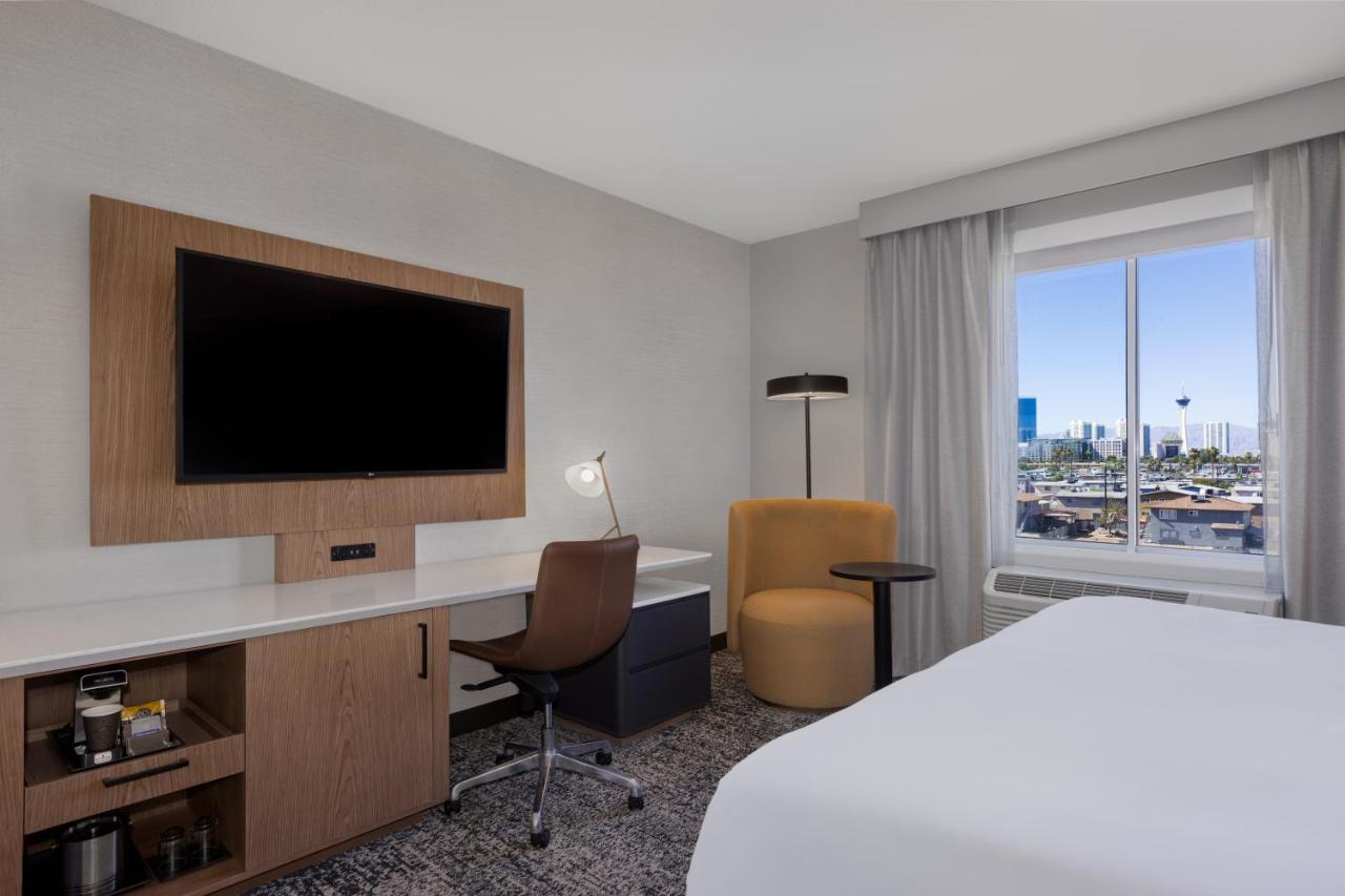 King Room at DoubleTree by Hilton Las Vegas East Flamingo