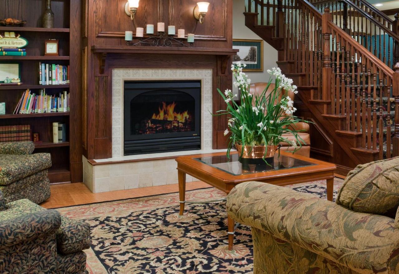 | Country Inn & Suites by Radisson, St. Cloud East, MN