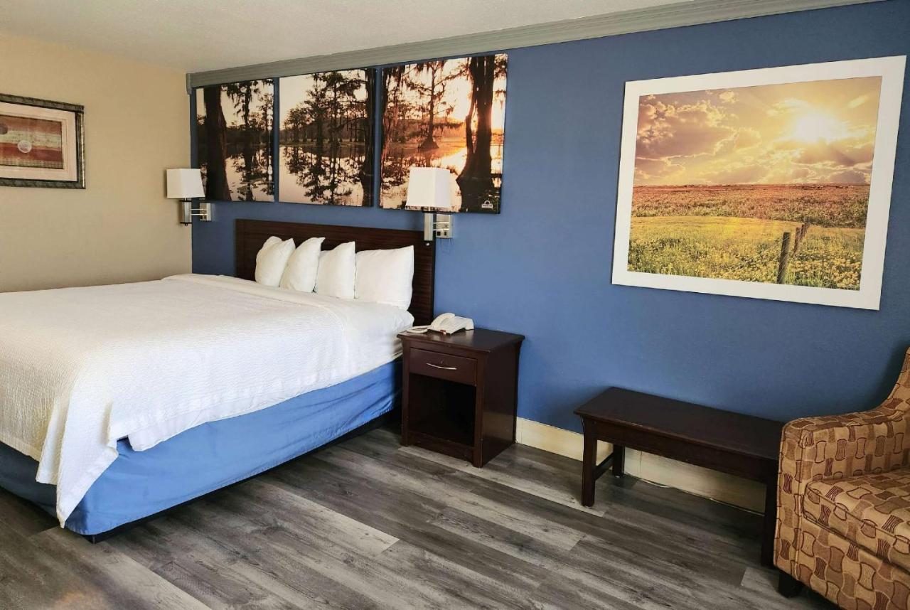 King Room - Non-Smoking at Days Inn by Wyndham Rosenberg