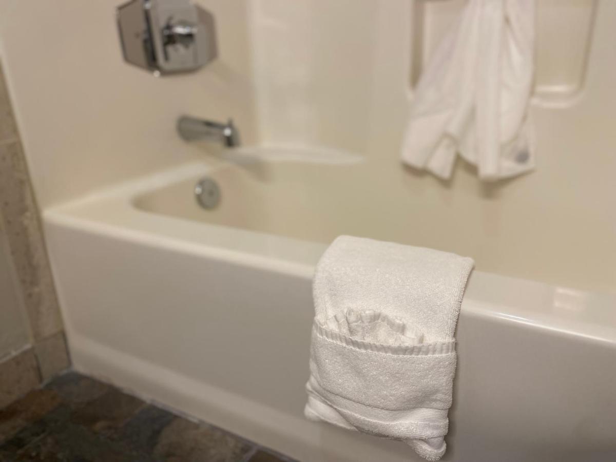  | SkyRidge Inn