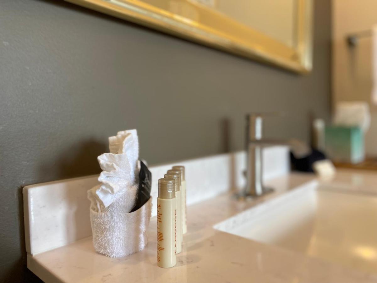  | SkyRidge Inn