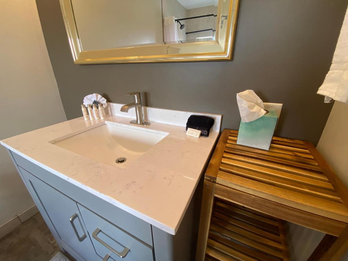  | SkyRidge Inn
