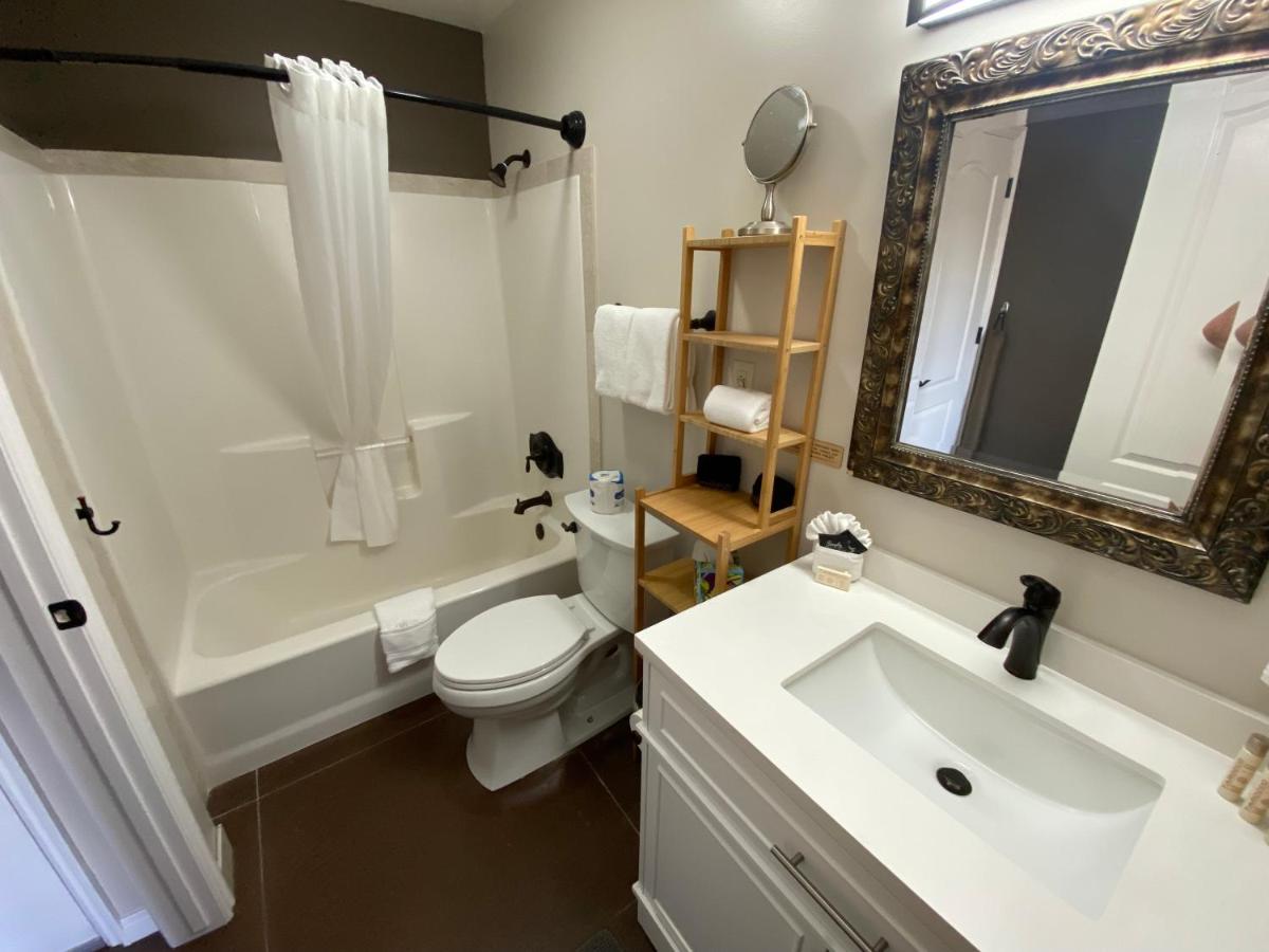  | SkyRidge Inn