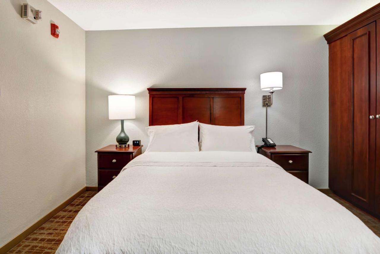 Double Room Accessible with Tub Non-Smoking at Hampton Inn Beckley