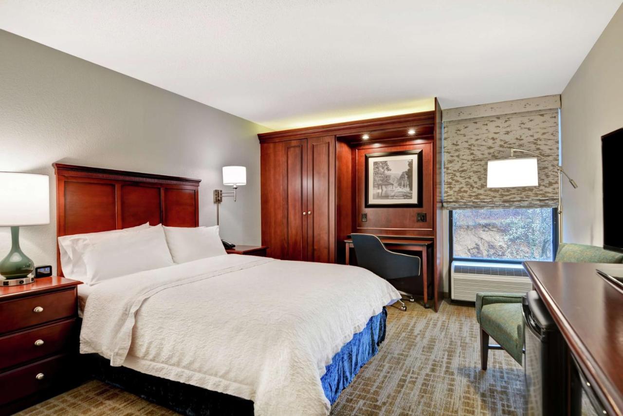 Double Room Accessible with Tub Non-Smoking at Hampton Inn Beckley