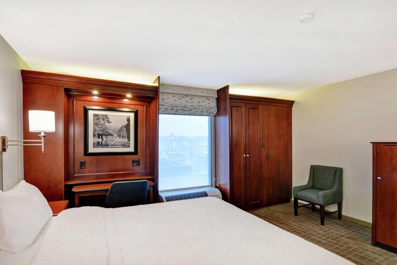 Deluxe King Room - Non-Smoking at Hampton Inn Beckley