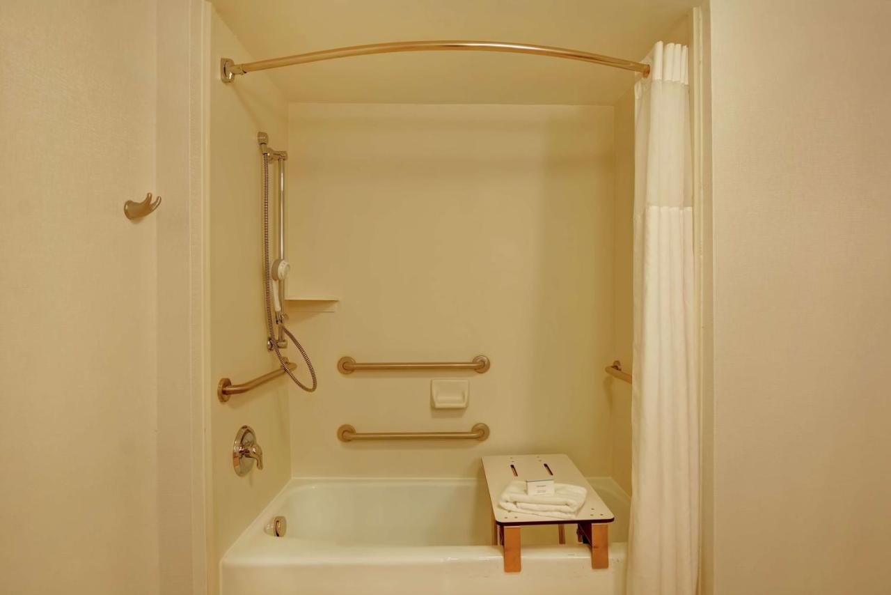 Double Room Accessible with Tub Non-Smoking at Hampton Inn Beckley