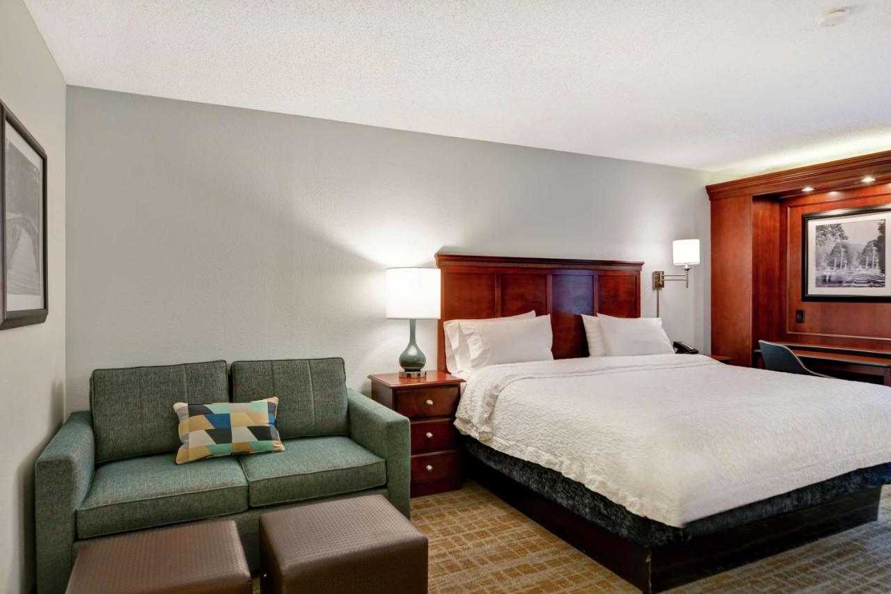 Deluxe King Room - Non-Smoking at Hampton Inn Beckley
