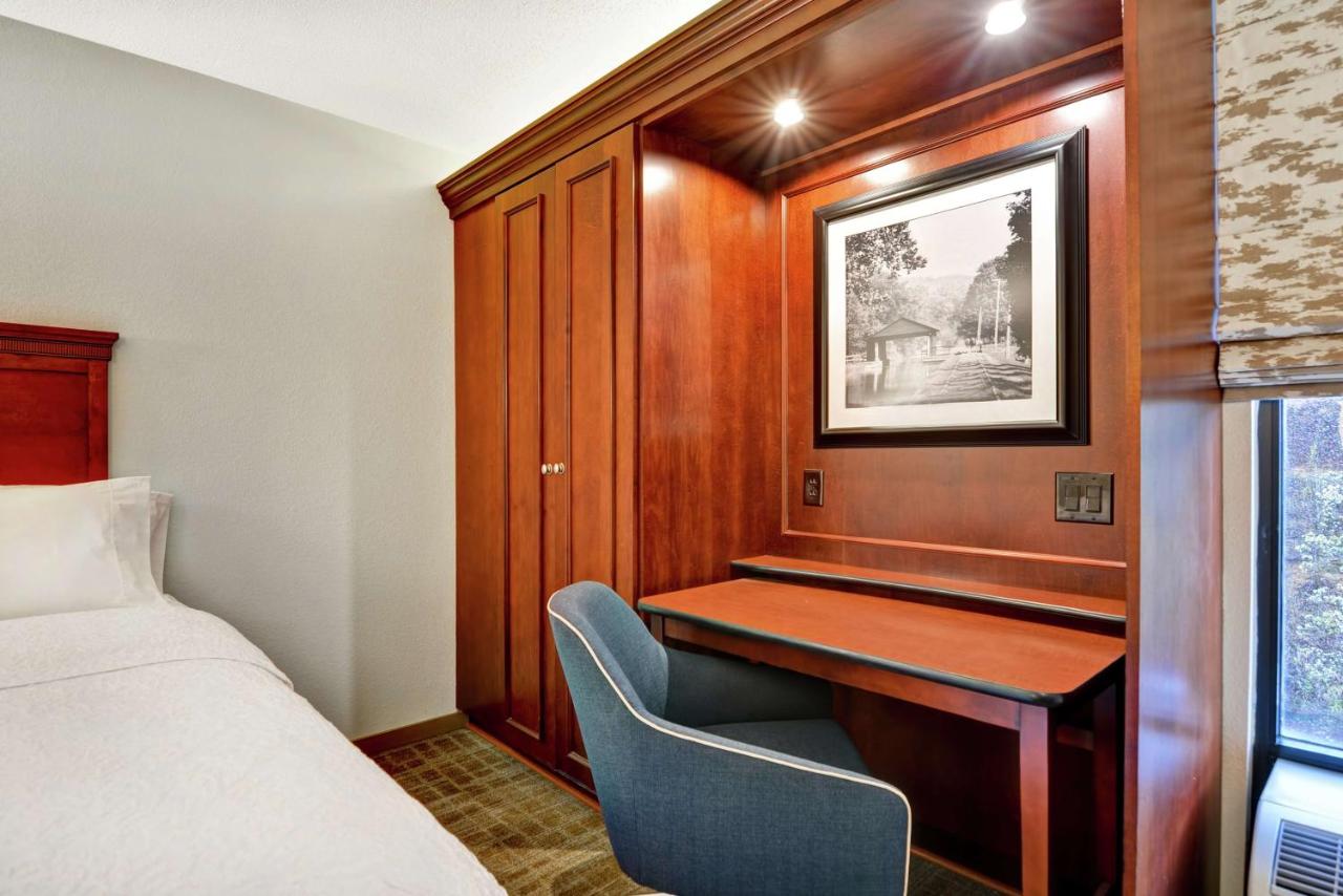 King Room - Non-Smoking at Hampton Inn Beckley