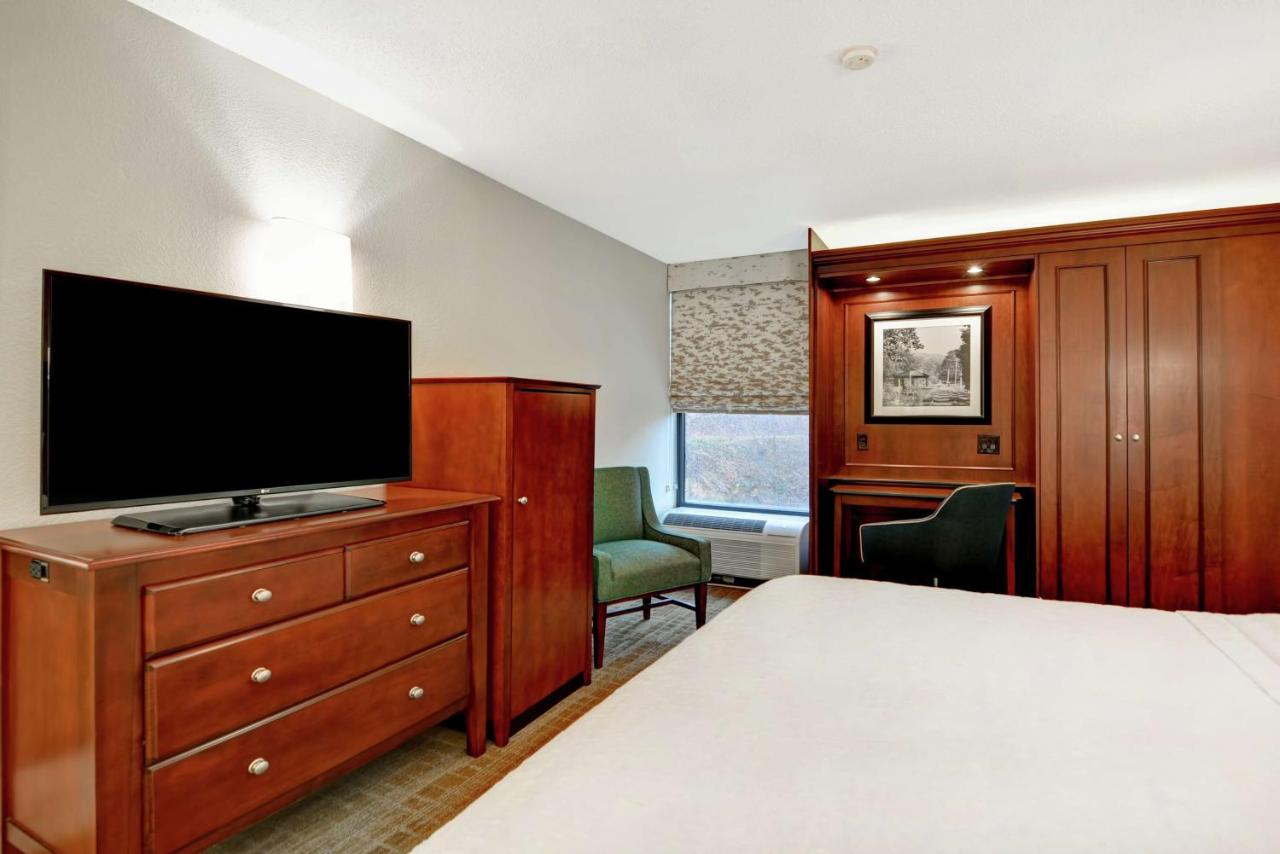 King Room - Non-Smoking at Hampton Inn Beckley