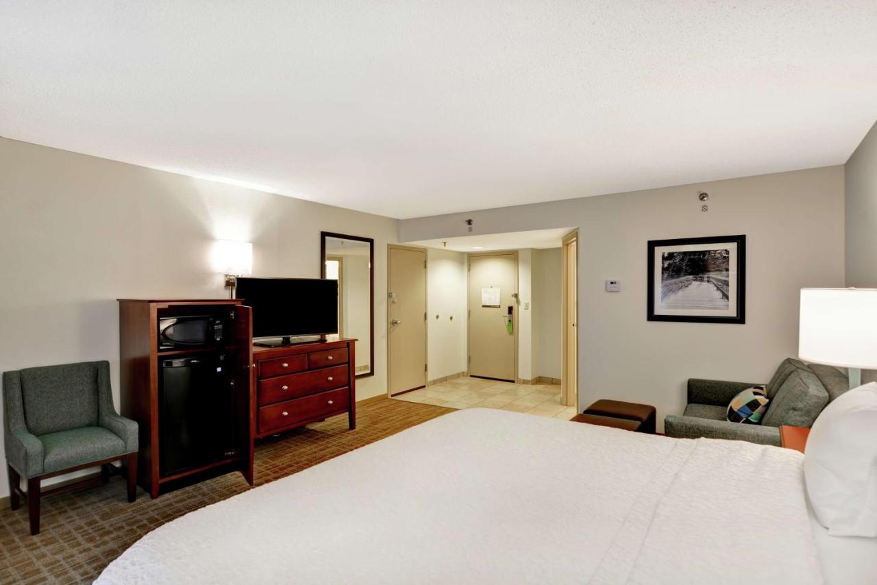 Deluxe King Room - Non-Smoking at Hampton Inn Beckley