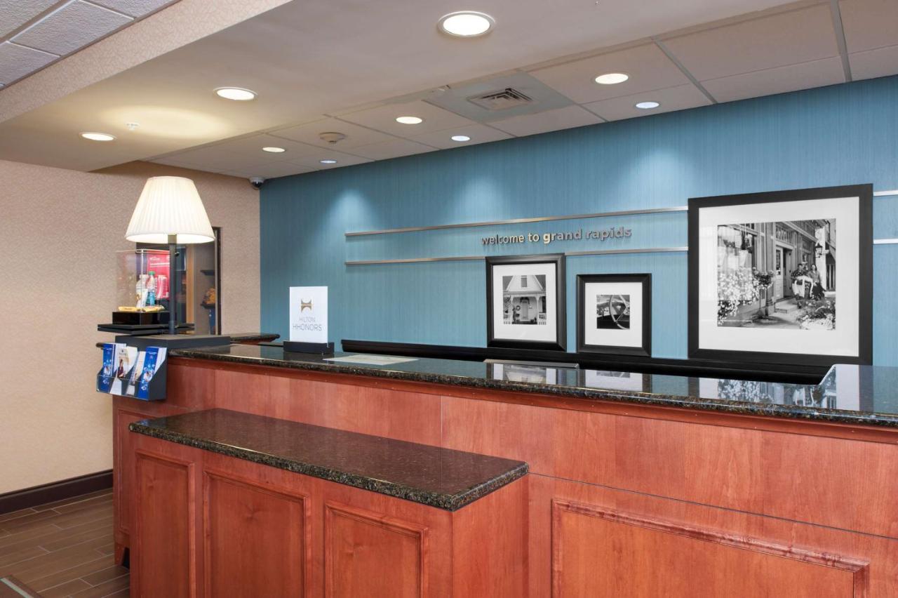 | Hampton Inn & Suites Grand Rapids-Airport 28th St