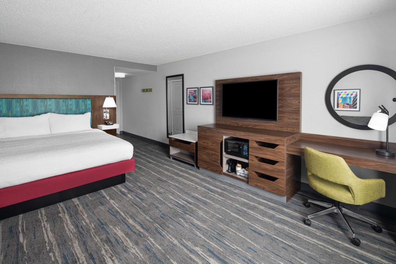 | Hampton Inn & Suites Grand Rapids-Airport 28th St