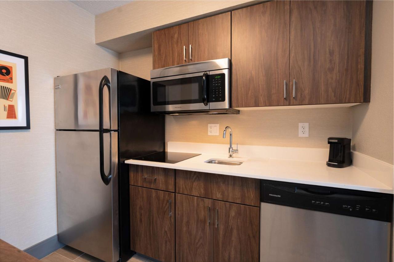 King Suite with Kitchenette - Non-Smoking at Hampton Inn & Suites Memphis East