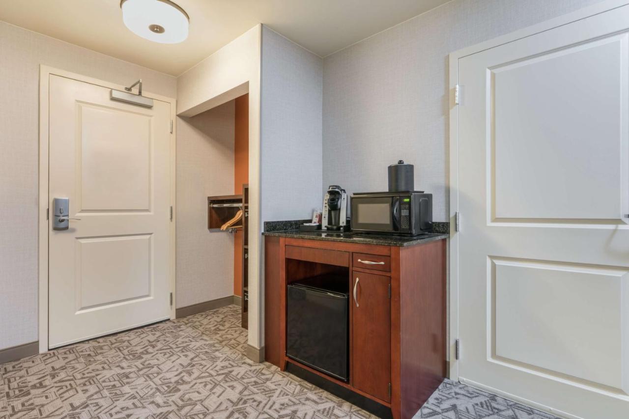 King Room with Bathtub – Hearing/Disability Access/Non-Smoking at Hilton Garden Inn Blacksburg University