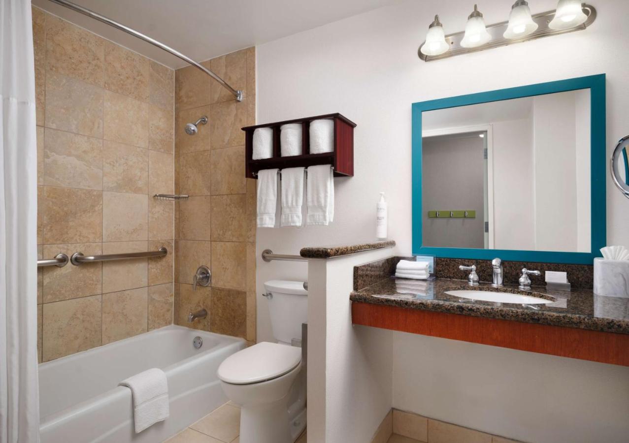 King Room - Hearing Accessible/Non-Smoking with Sofa Bed at Hampton Inn Chicago Downtown/Magnificent Mile