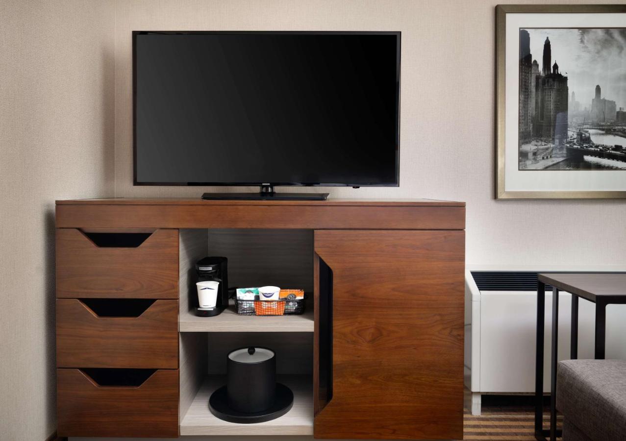 King Room - Hearing Access/Non-Smoking at Hampton Inn Chicago Downtown/Magnificent Mile