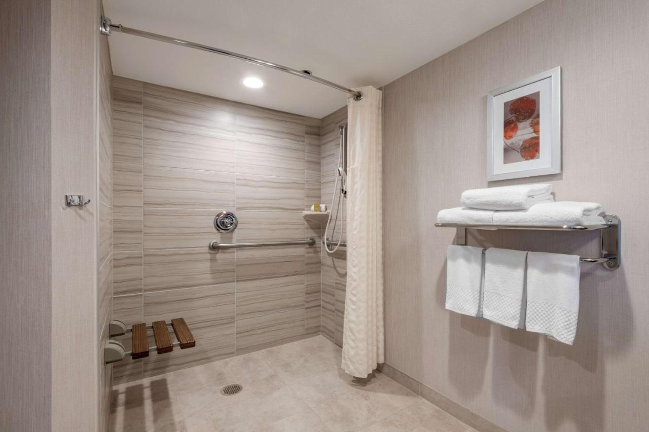 | DoubleTree by Hilton Hotel Denver - Aurora